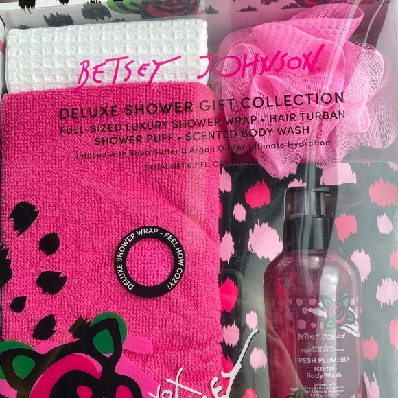 Betsy Johnson Deluxe Bath Set with Shower Wrap - Picture 2 of 7